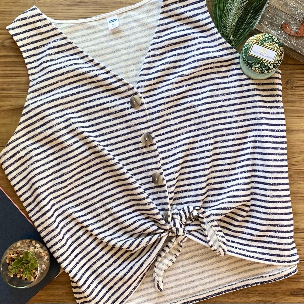 Old Navy Cropped Tie-Hem Textured Sleeveless Top